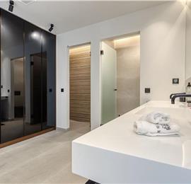 5 bedroom luxury seaside villa with indoor & outdoor pool, near Acharavi, sleeps 10